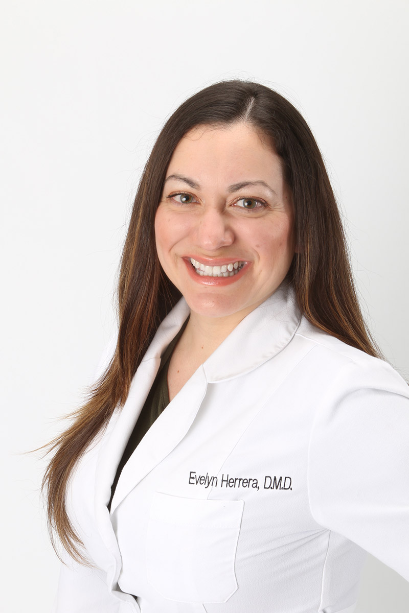 image of the doctor Evelyn Herrera image of the doctor Evelyn Herrera